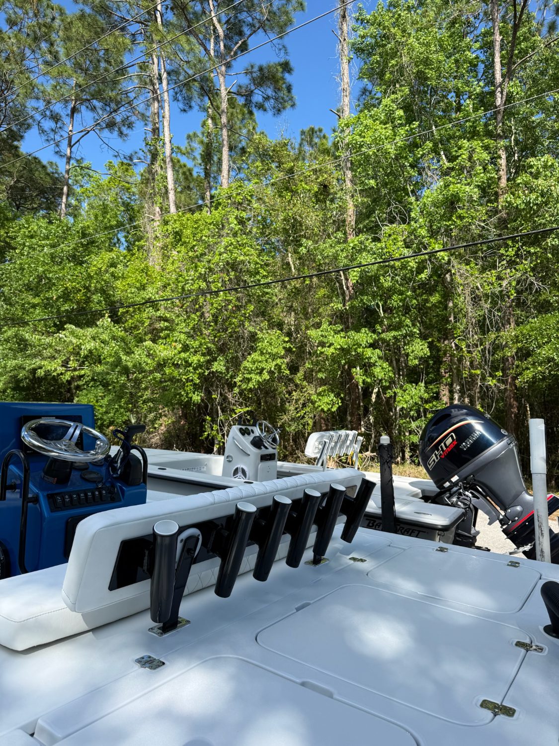 Center console leaning bar with rod holders